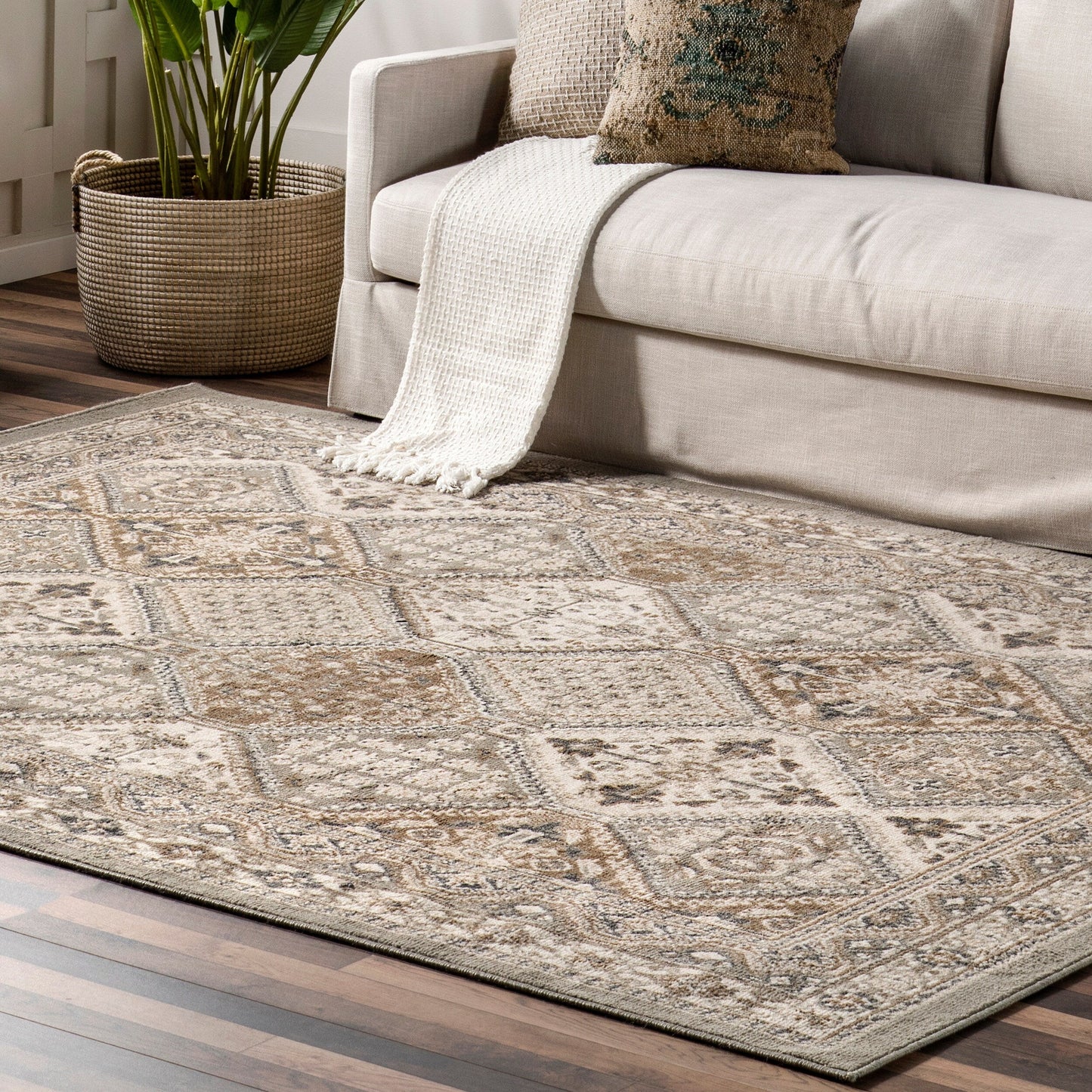 Nuloom Becca Traditional Tiled Area Rug