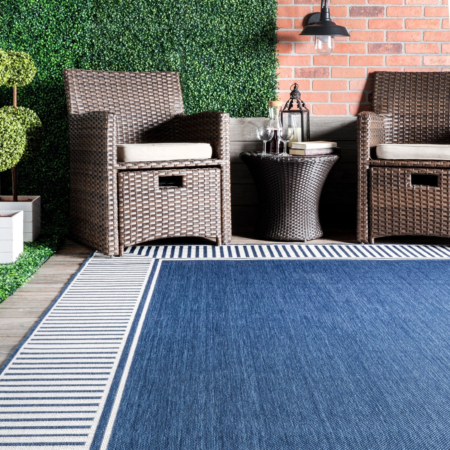 Nuloom Leah Classic Bordered Indoor/Outdoor Area Rug