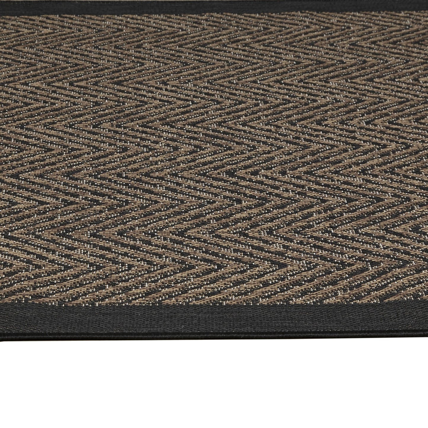 Madison Park Hurley Natural/ Black Textured Chevron Indoor/Outdoor Rug