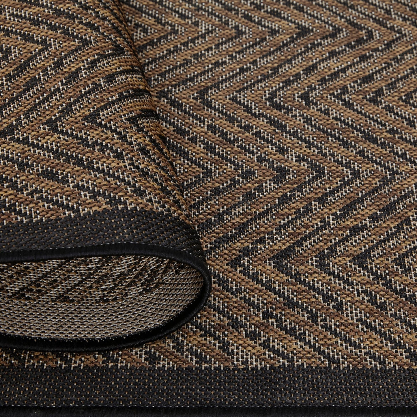 Madison Park Hurley Natural/ Black Textured Chevron Indoor/Outdoor Rug