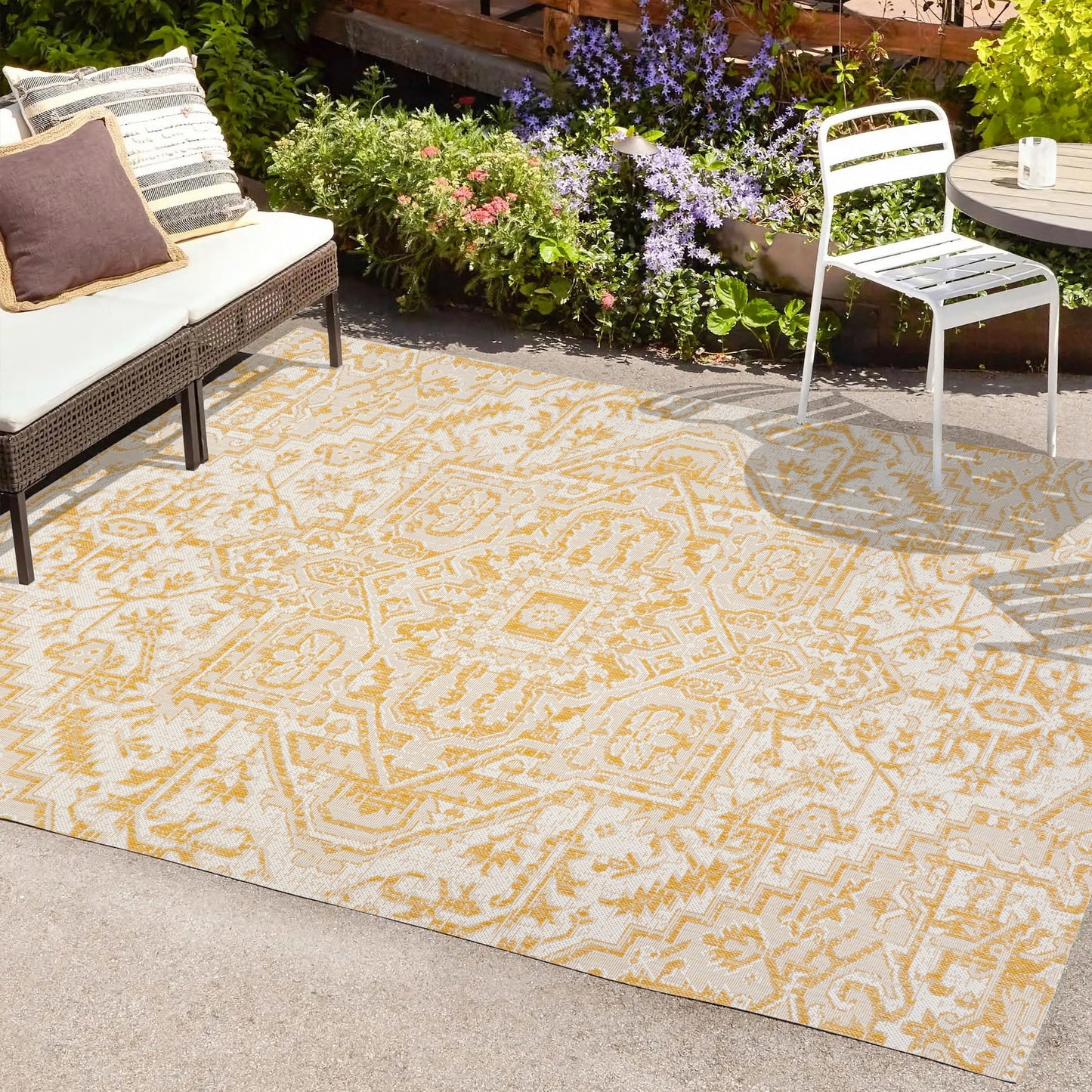 JONATHAN Y Charleston Medallion Indoor/Outdoor Area Rug