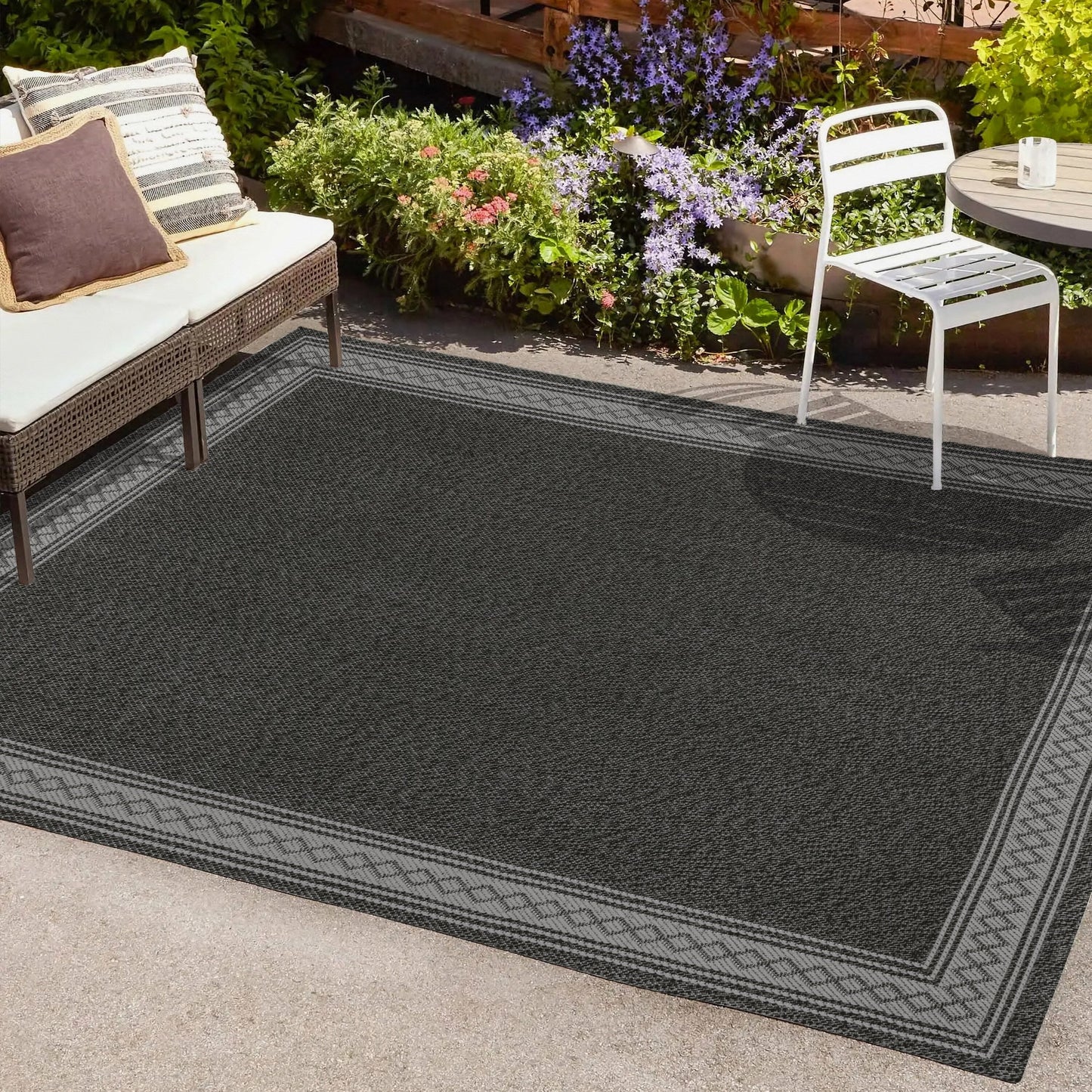 JONATHAN Y Havana Classic Diamond Border Indoor/Outdoor Area Rug