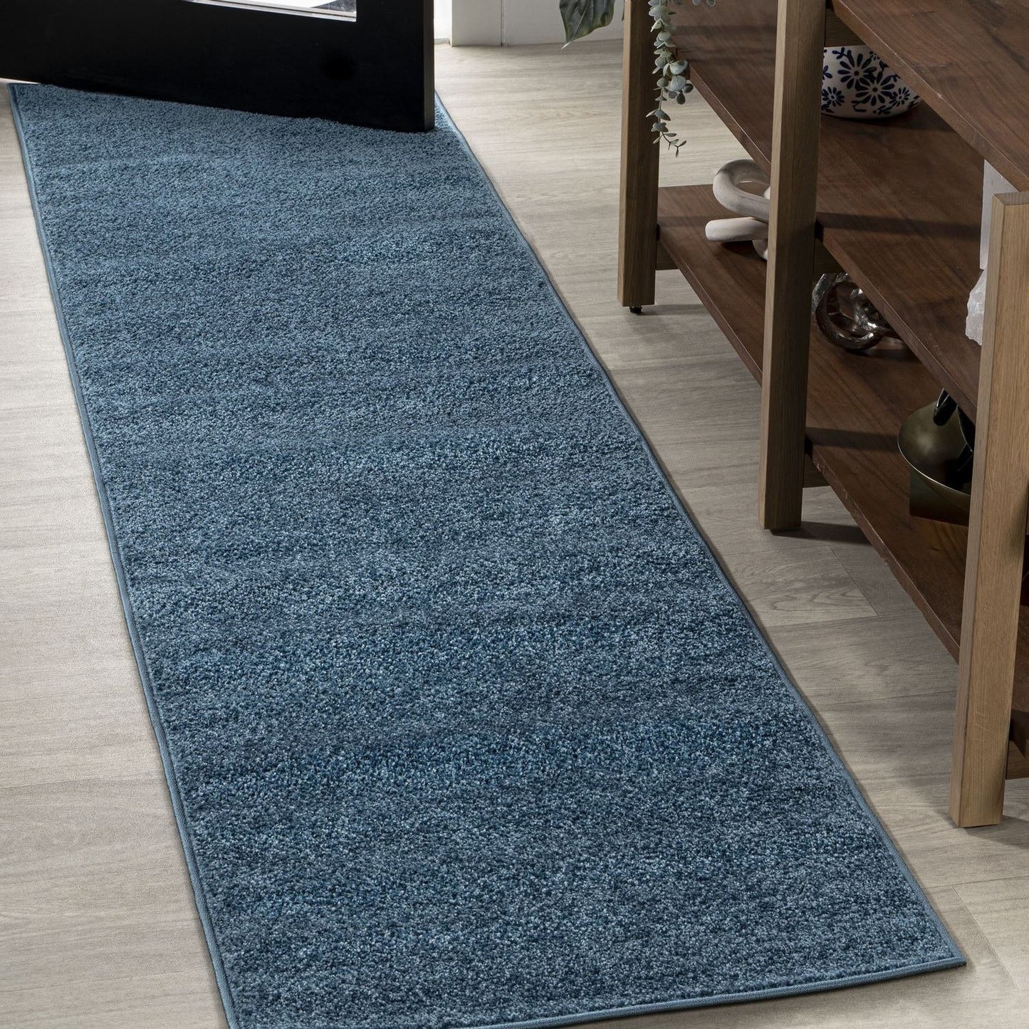 JONATHAN Y Tumbling Solid Low-Pile Area Rug