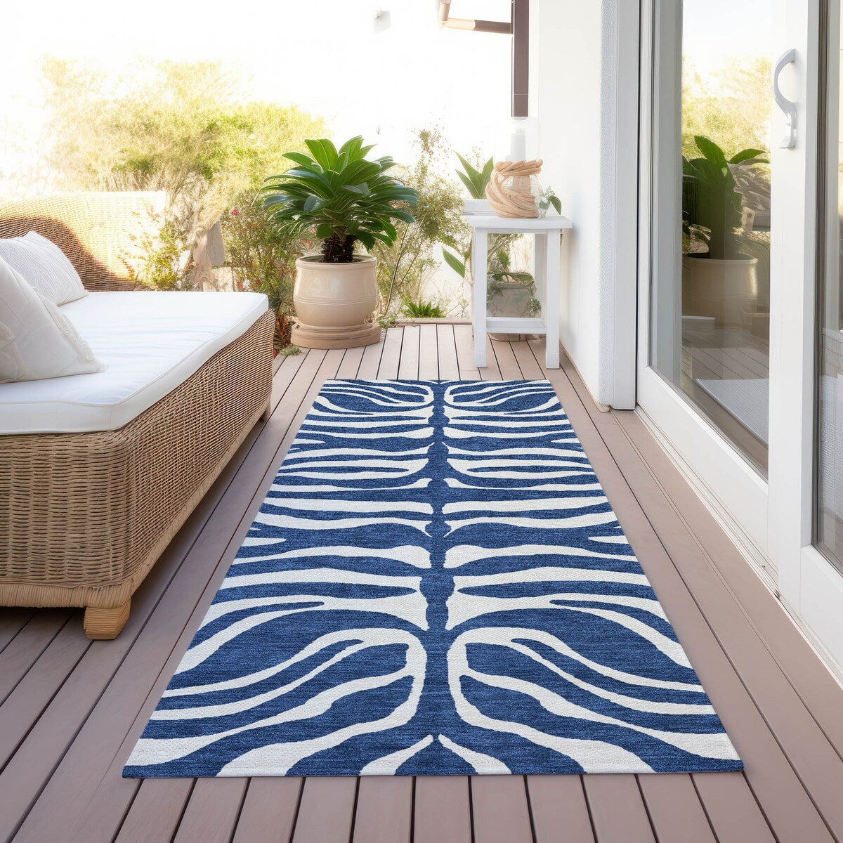 Machine Washable Indoor/ Outdoor Modern Animal Print Chantille Rug