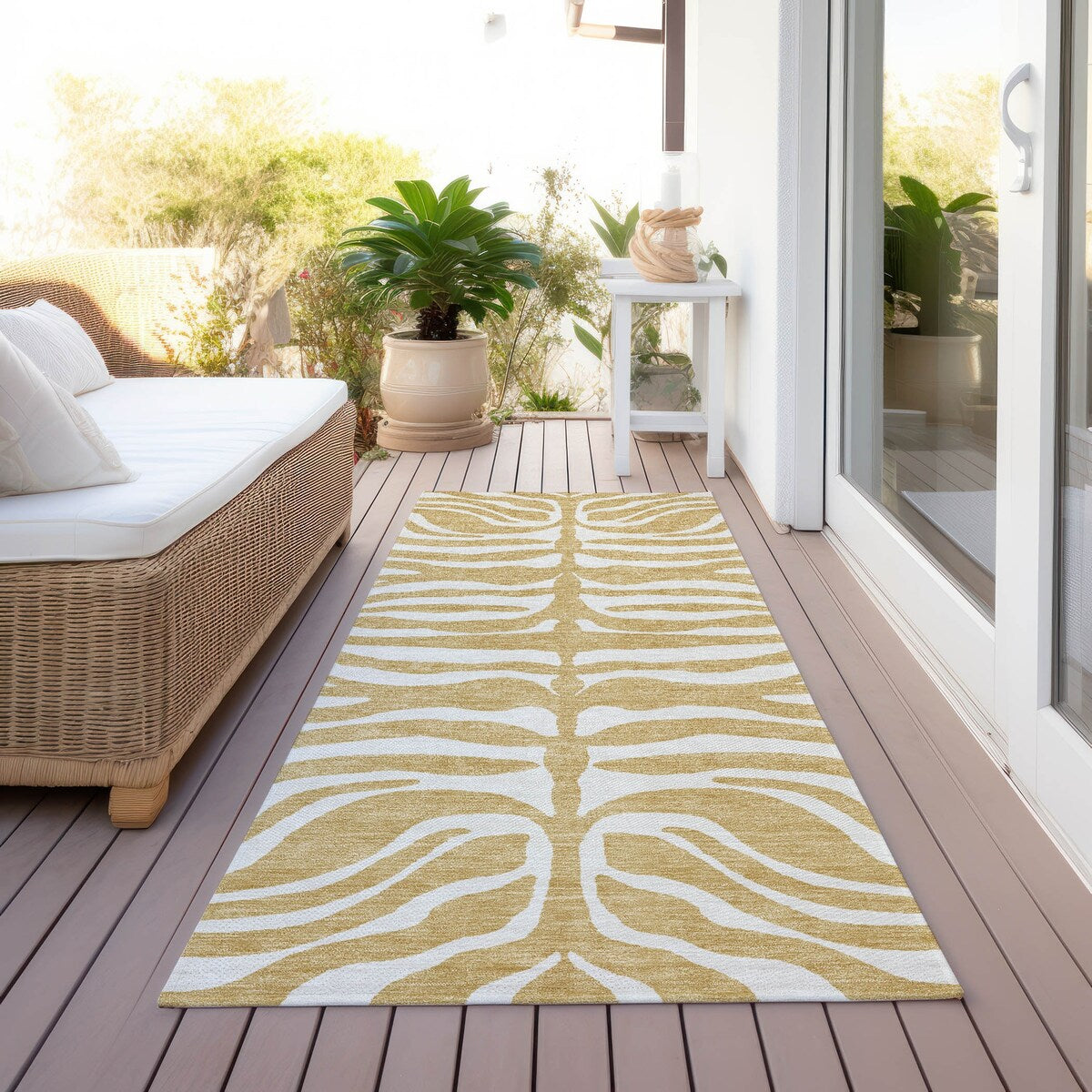 Machine Washable Indoor/ Outdoor Modern Animal Print Chantille Rug