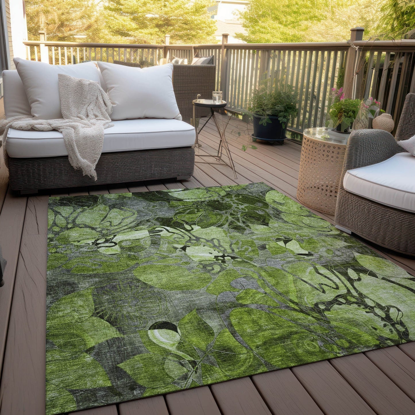 Machine Washable Indoor/ Outdoor Modern Floral Chantille Rug