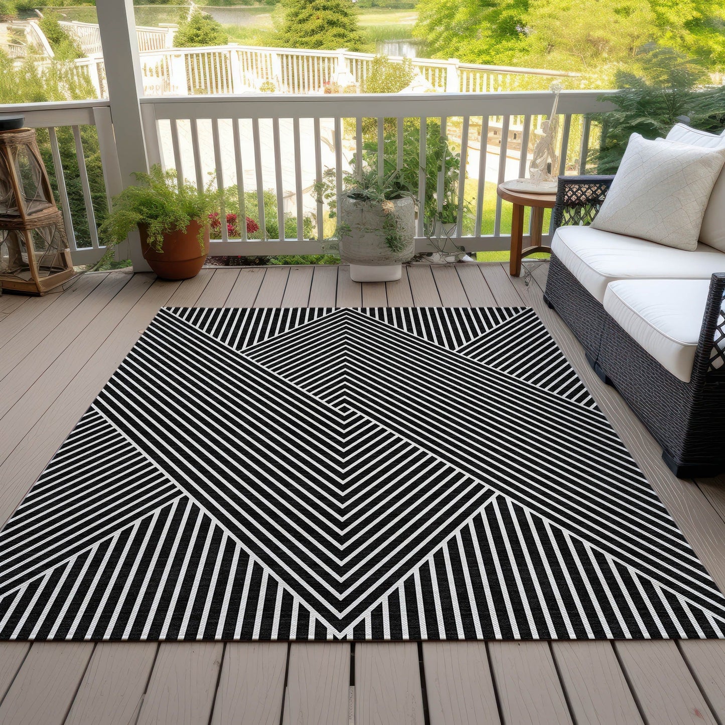 Machine Washable Indoor/ Outdoor Modern Geo Chantille Rug