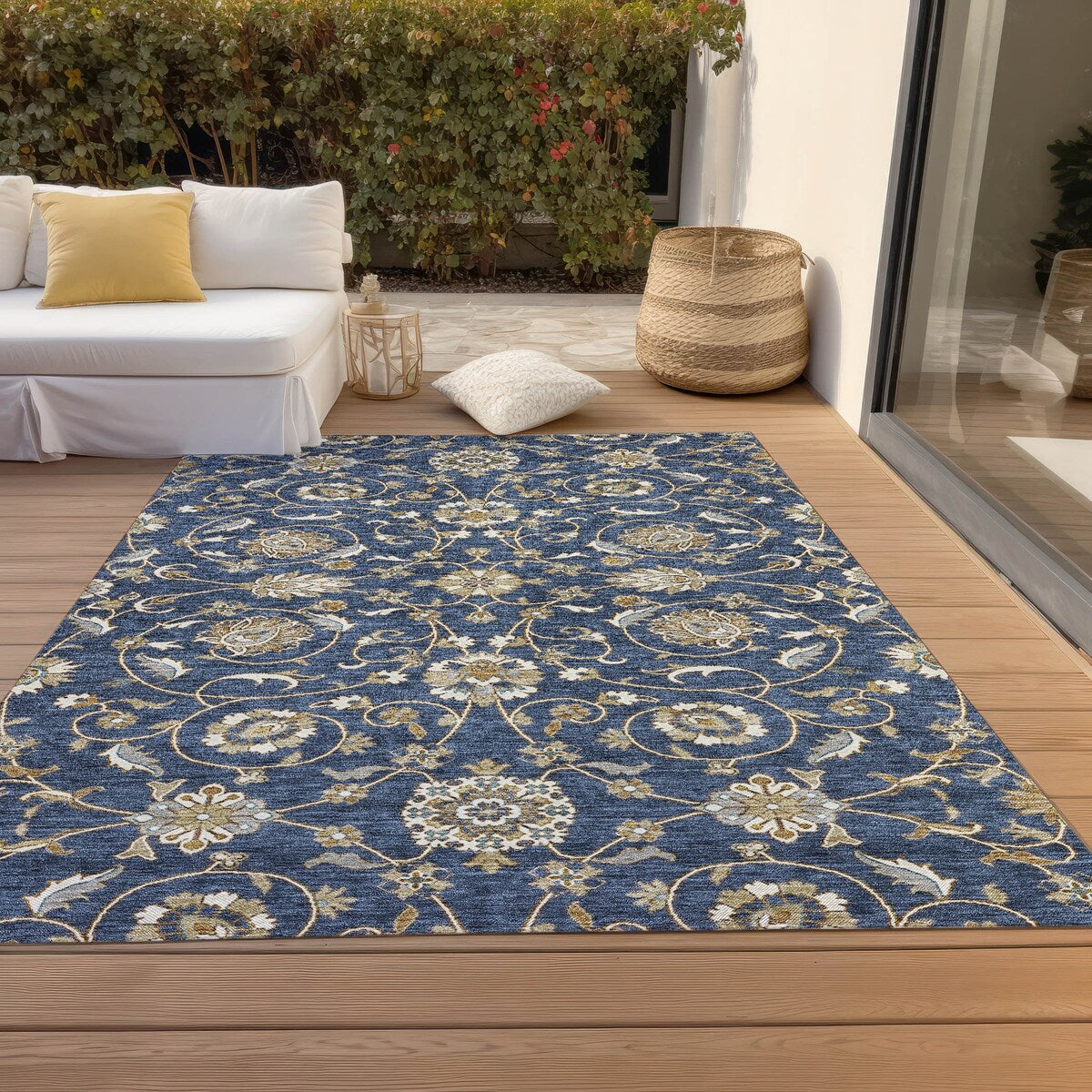 Machine Washable Indoor/ Outdoor Traditional KashanChantille Rug