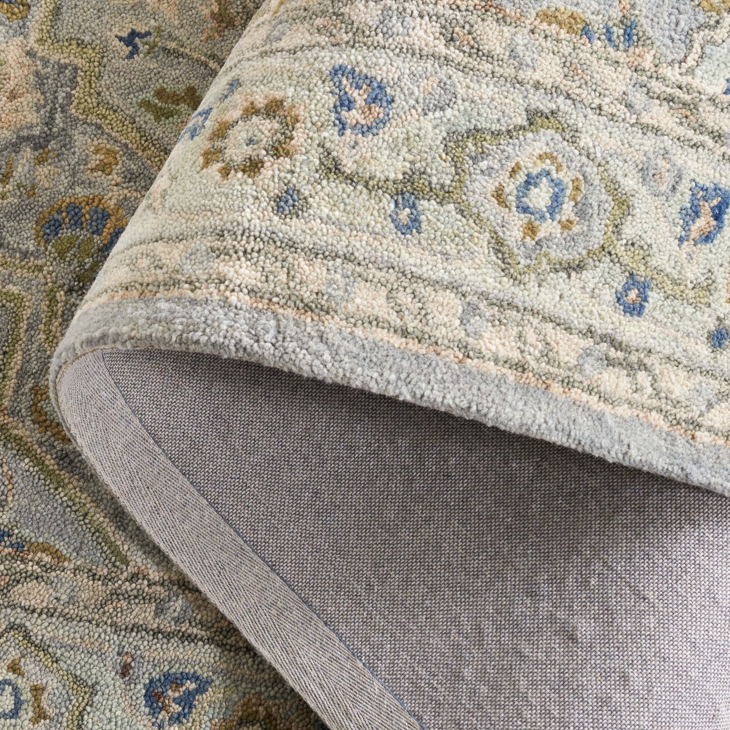 SAFAVIEH Handmade Heritage Hieng Traditional Wool Rug