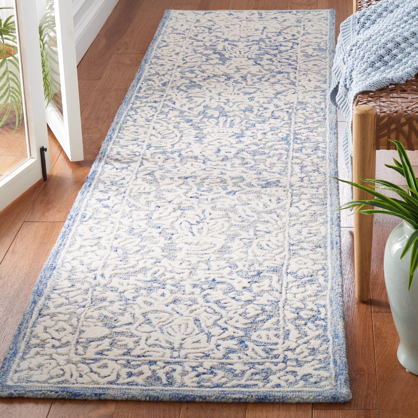 SAFAVIEH Handmade Metro Suada French Country Wool Rug