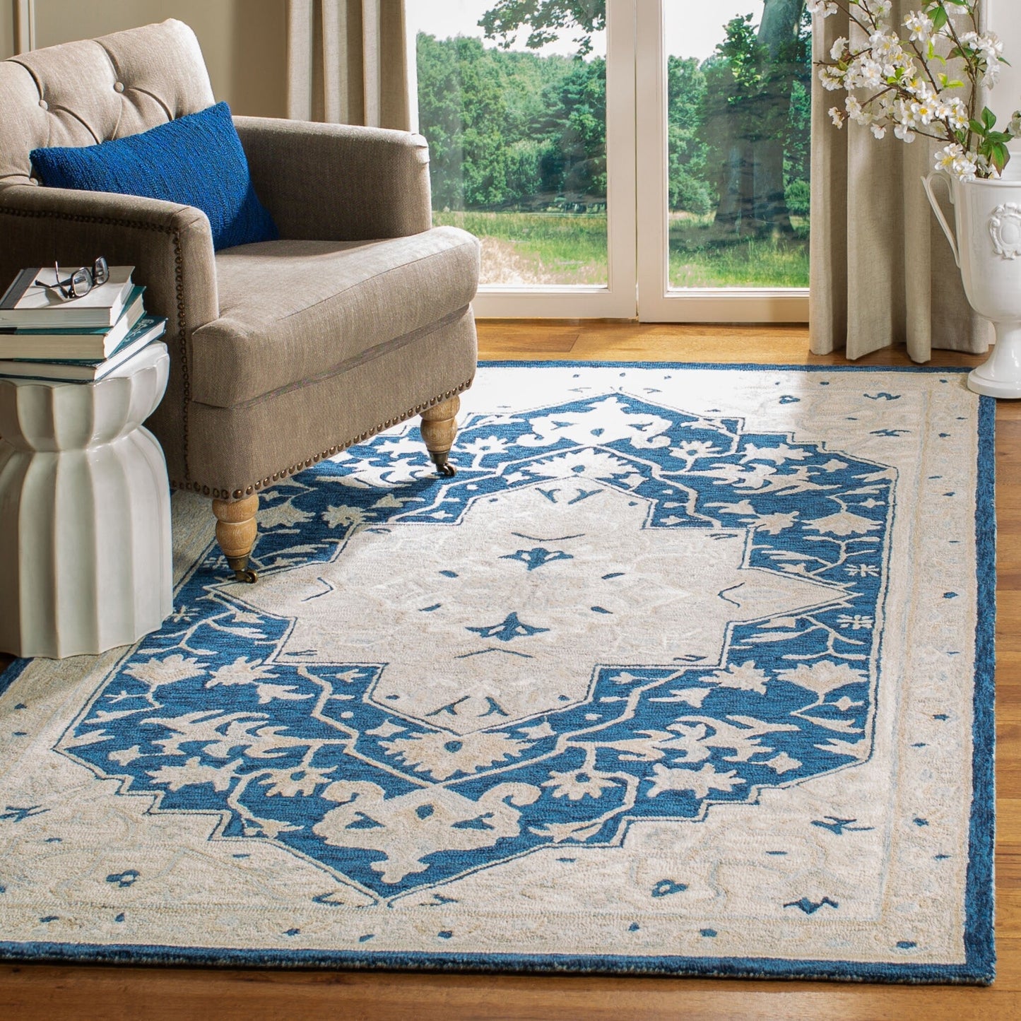 SAFAVIEH Handmade Micro-Loop Selveta Wool Rug