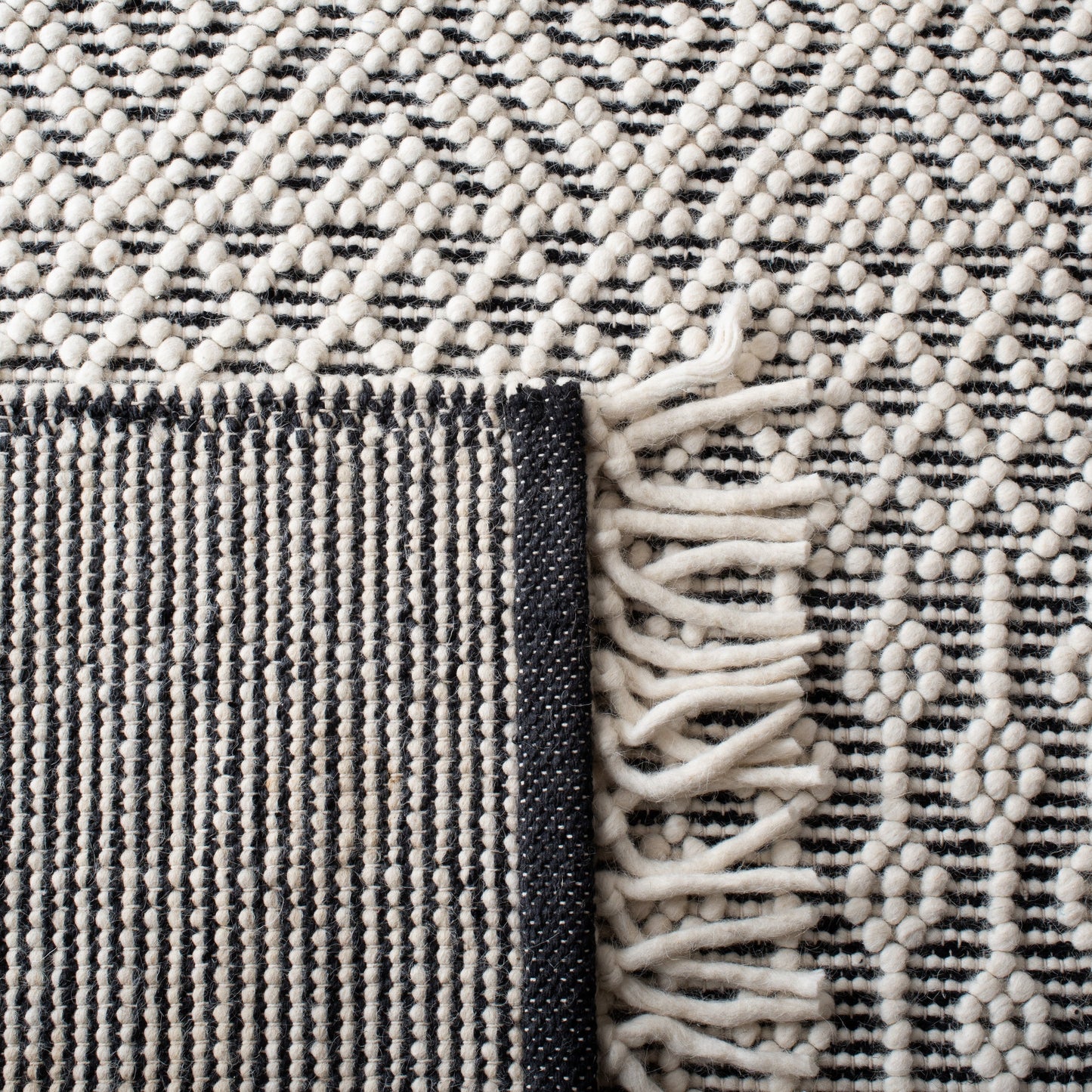 SAFAVIEH Handmade Natura Estel Wool Fringe Rug
