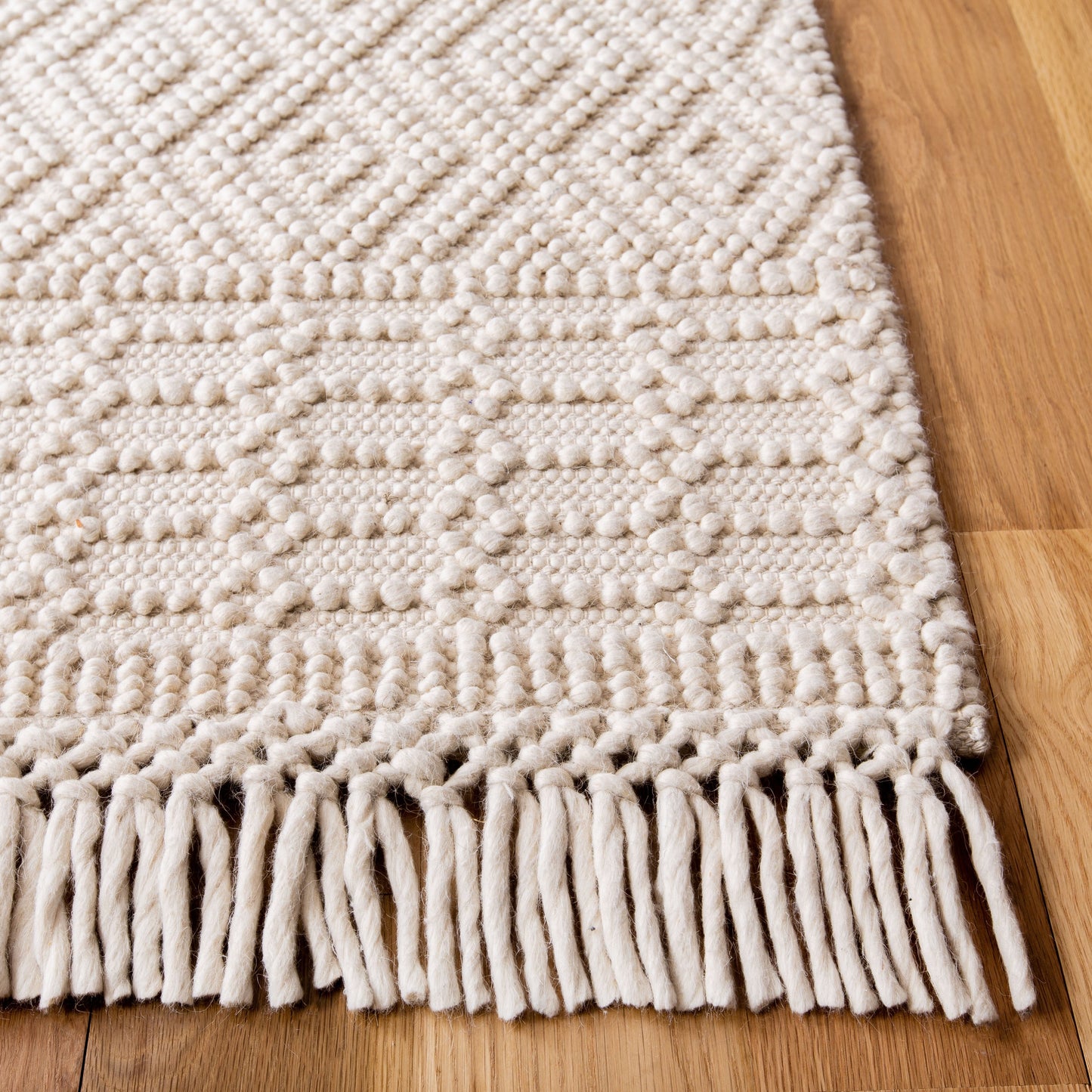 SAFAVIEH Handmade Natura Estel Wool Fringe Rug