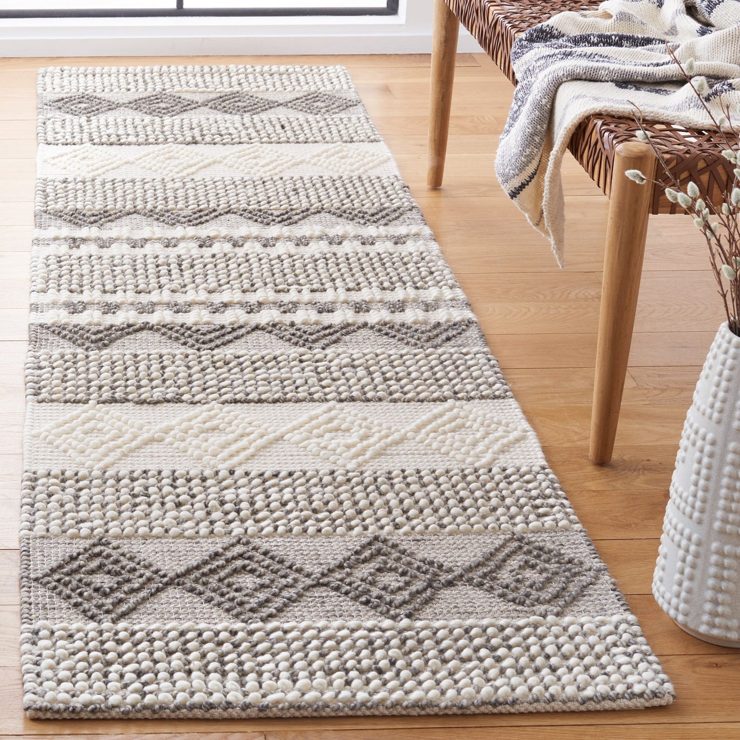 SAFAVIEH, Handmade Natura Paladia Wool Rug