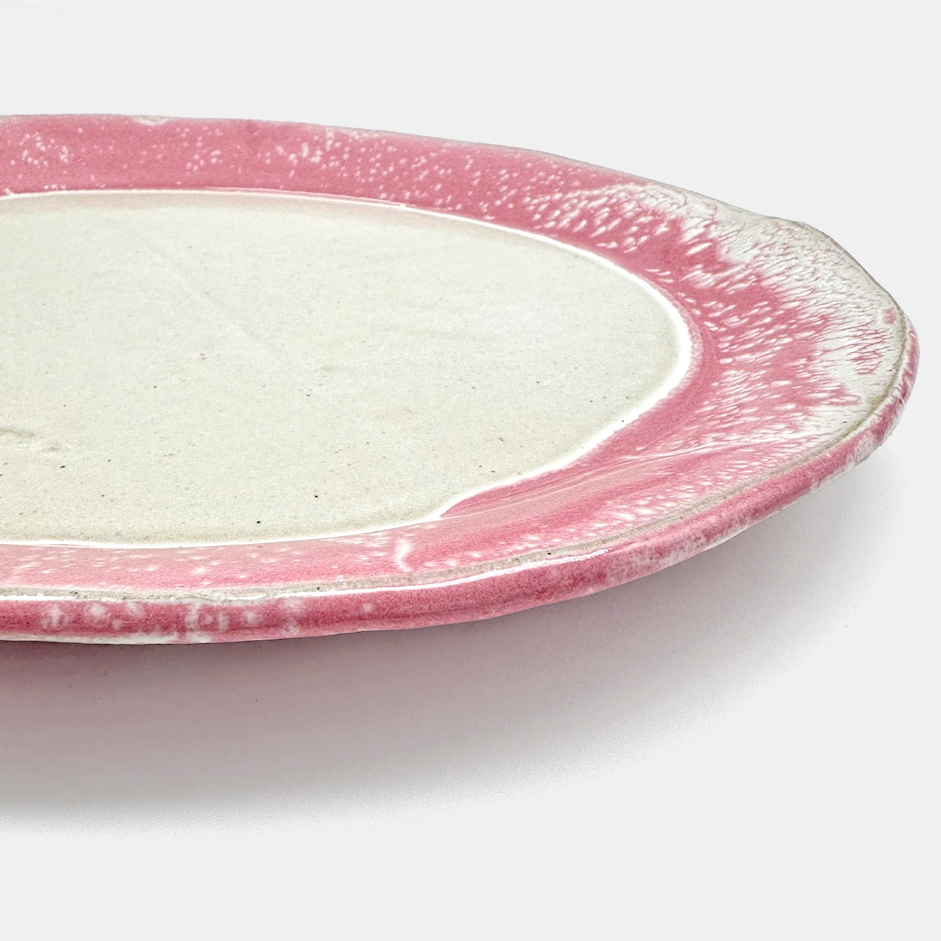 Plat de service arrondi rose
