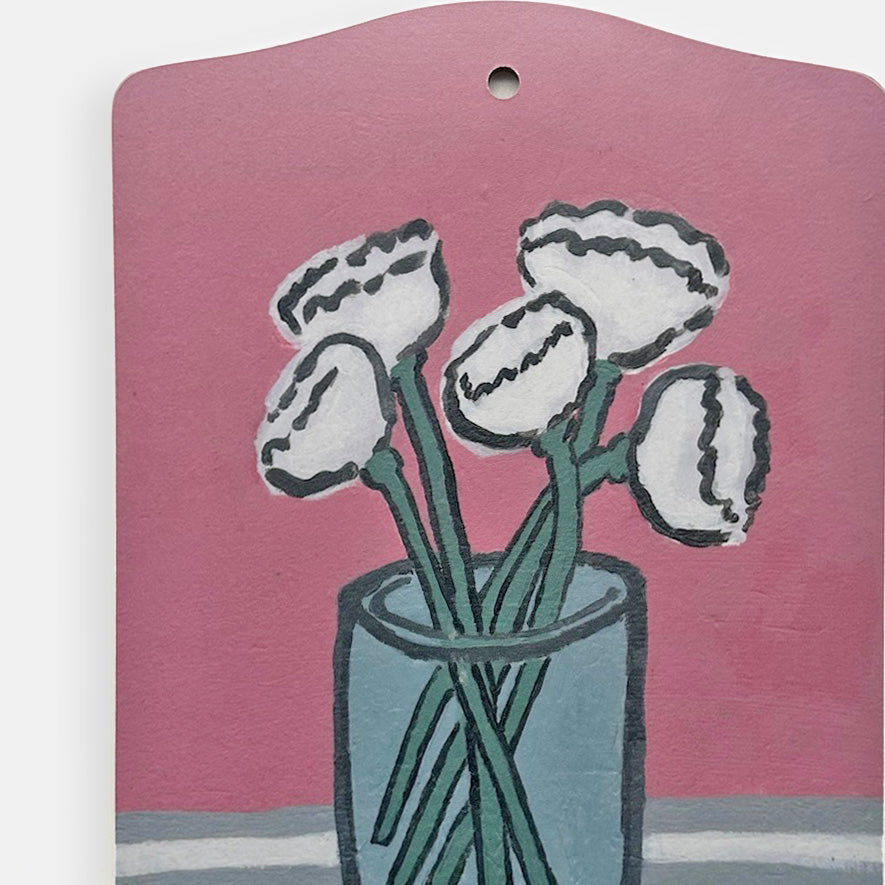 Œillets sur une planche de service rose