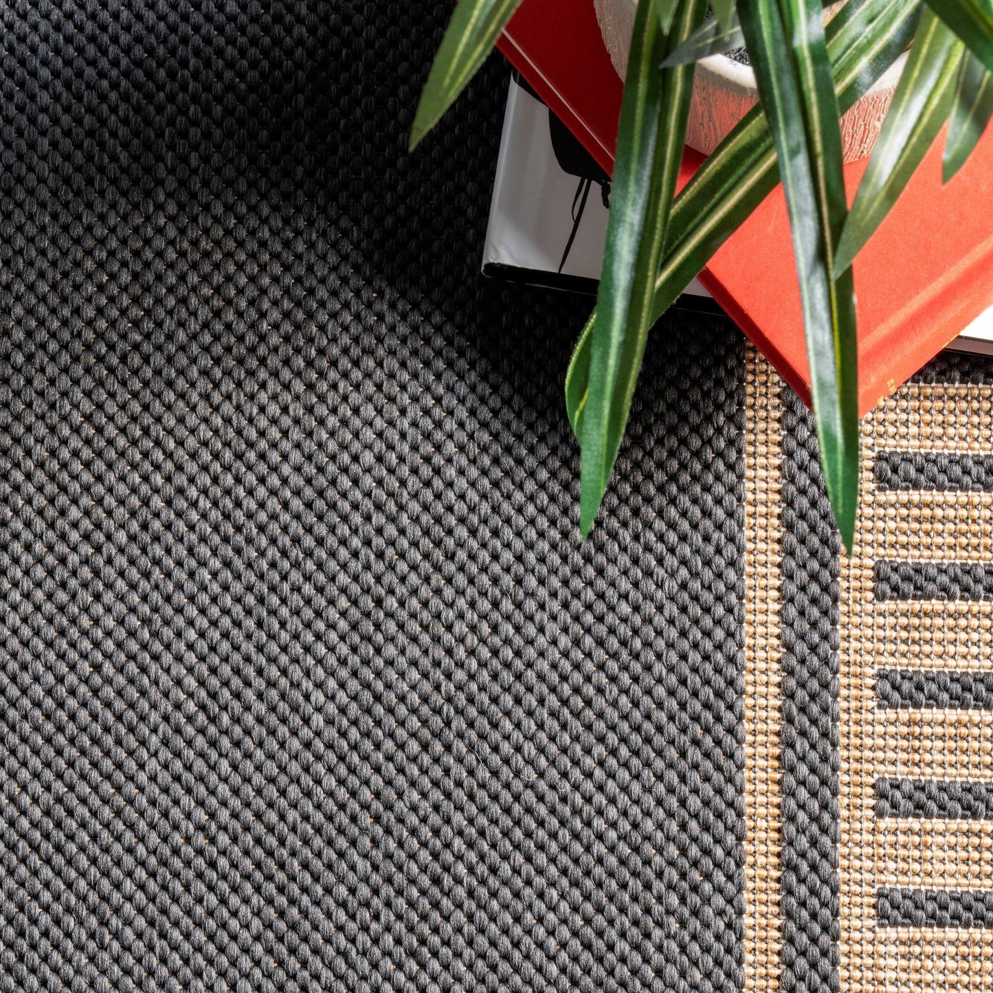 Nuloom Leah Classic Bordered Indoor/Outdoor Area Rug