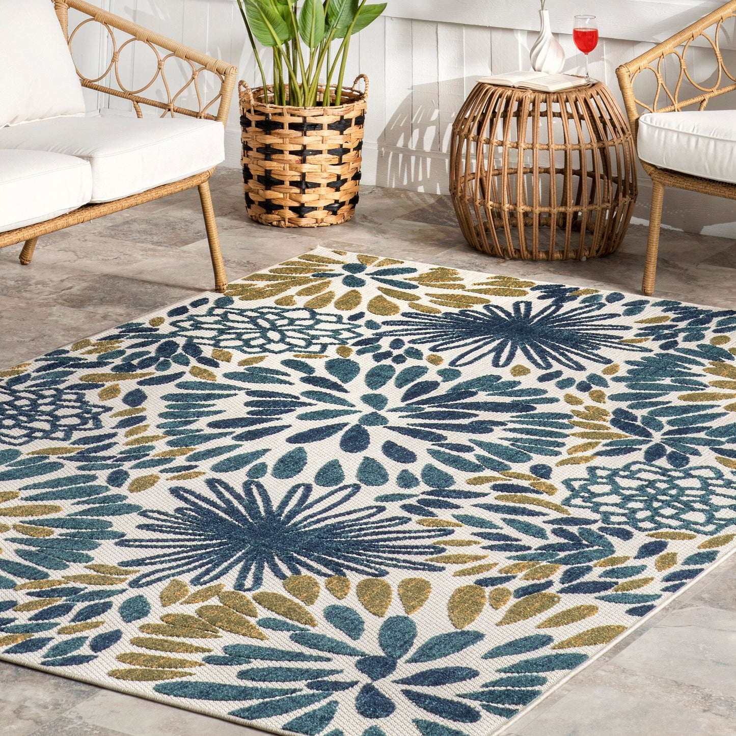 Nuloom Ronda Bold Floral Indoor/Outdoor Area Rug