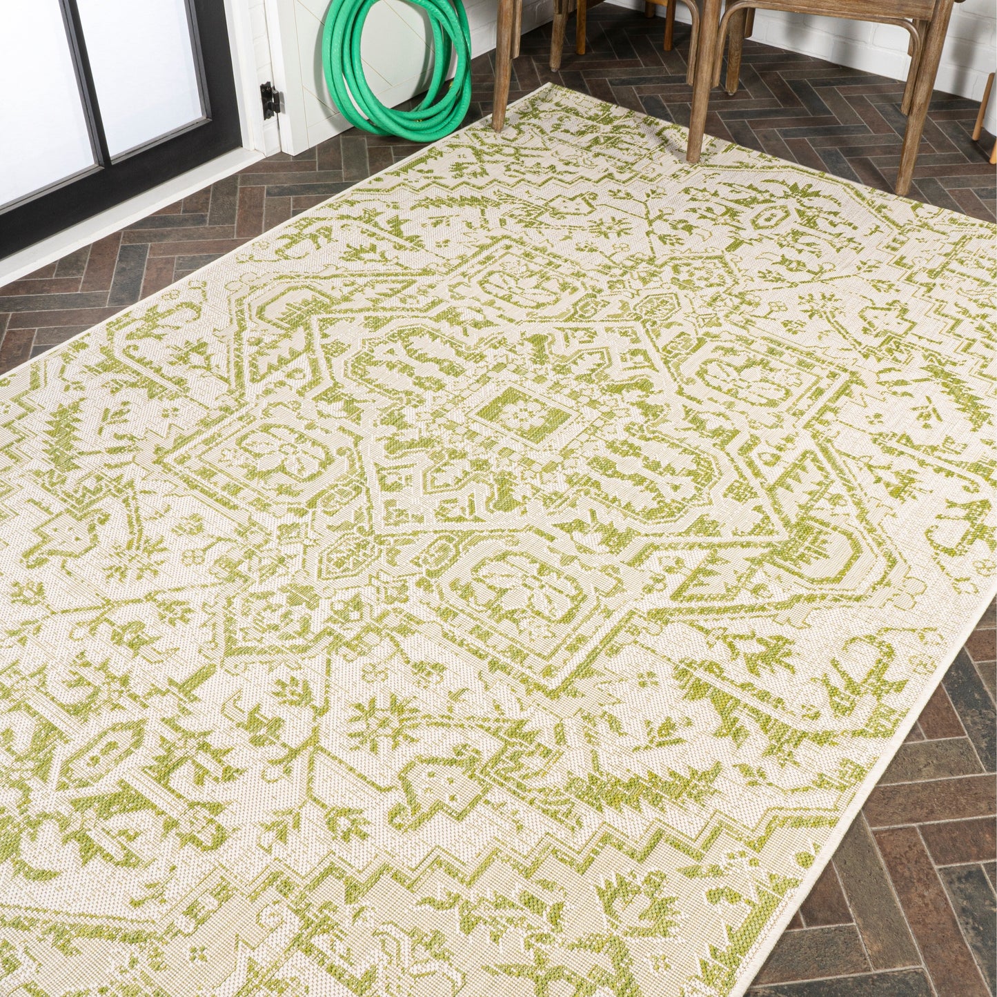 JONATHAN Y Charleston Medallion Indoor/Outdoor Area Rug