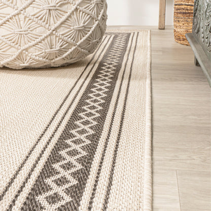 JONATHAN Y Havana Classic Diamond Border Indoor/Outdoor Area Rug