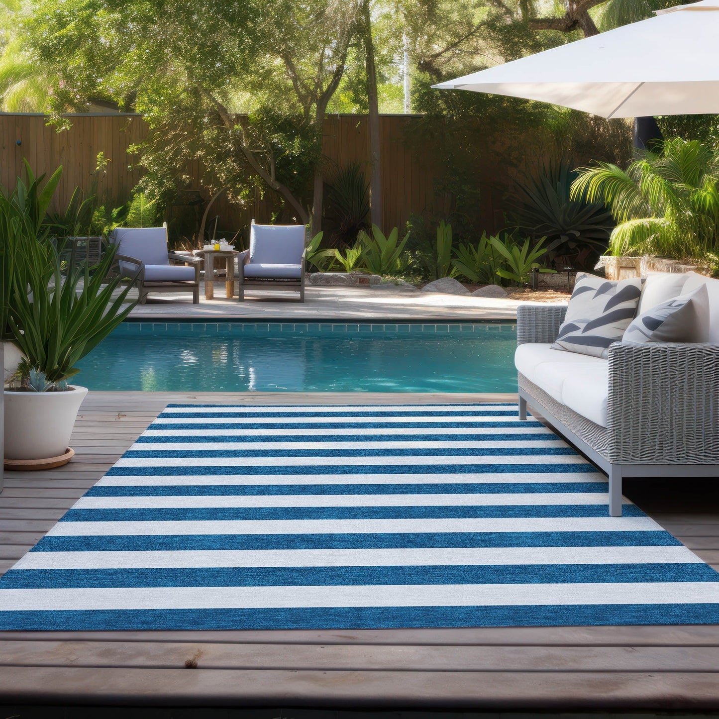 Machine Washable Indoor/ Outdoor Cabana Stripe Chantille Rug