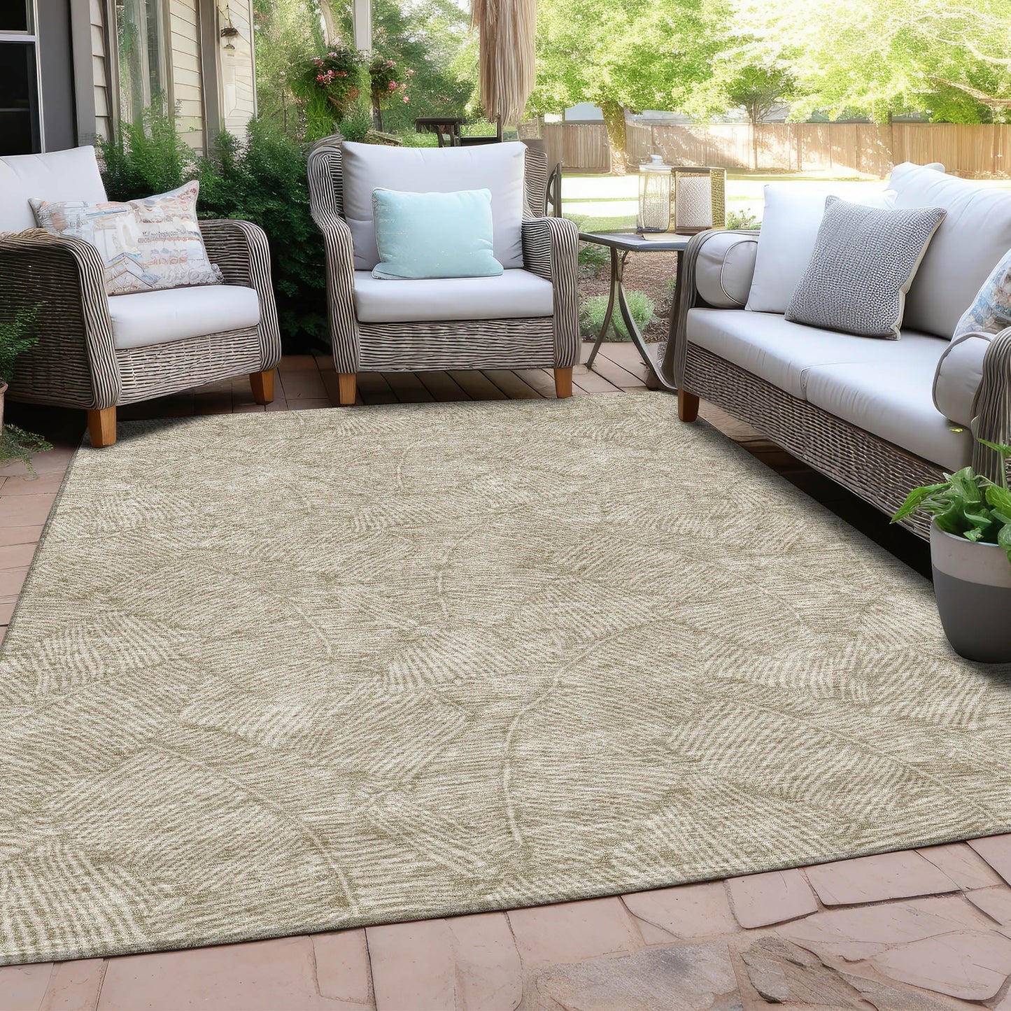 Machine Washable Indoor/ Outdoor Chantille Tropical Palm Rug