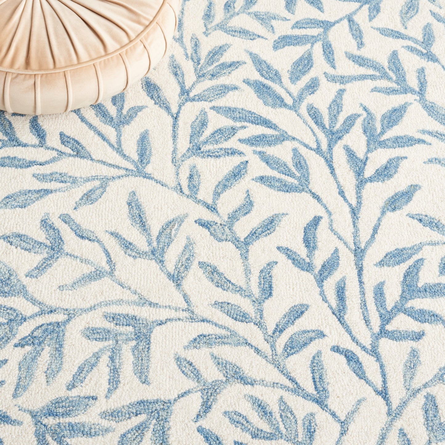 SAFAVIEH Handmade Jardin Mariegret Wool Rug