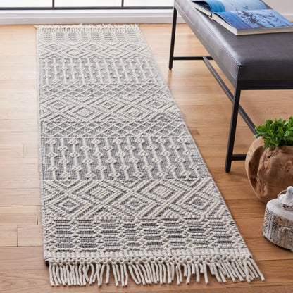 SAFAVIEH Handmade Natura Estel Wool Fringe Rug