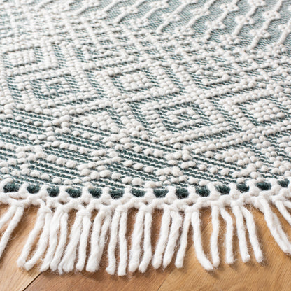 SAFAVIEH Handmade Natura Estel Wool Fringe Rug