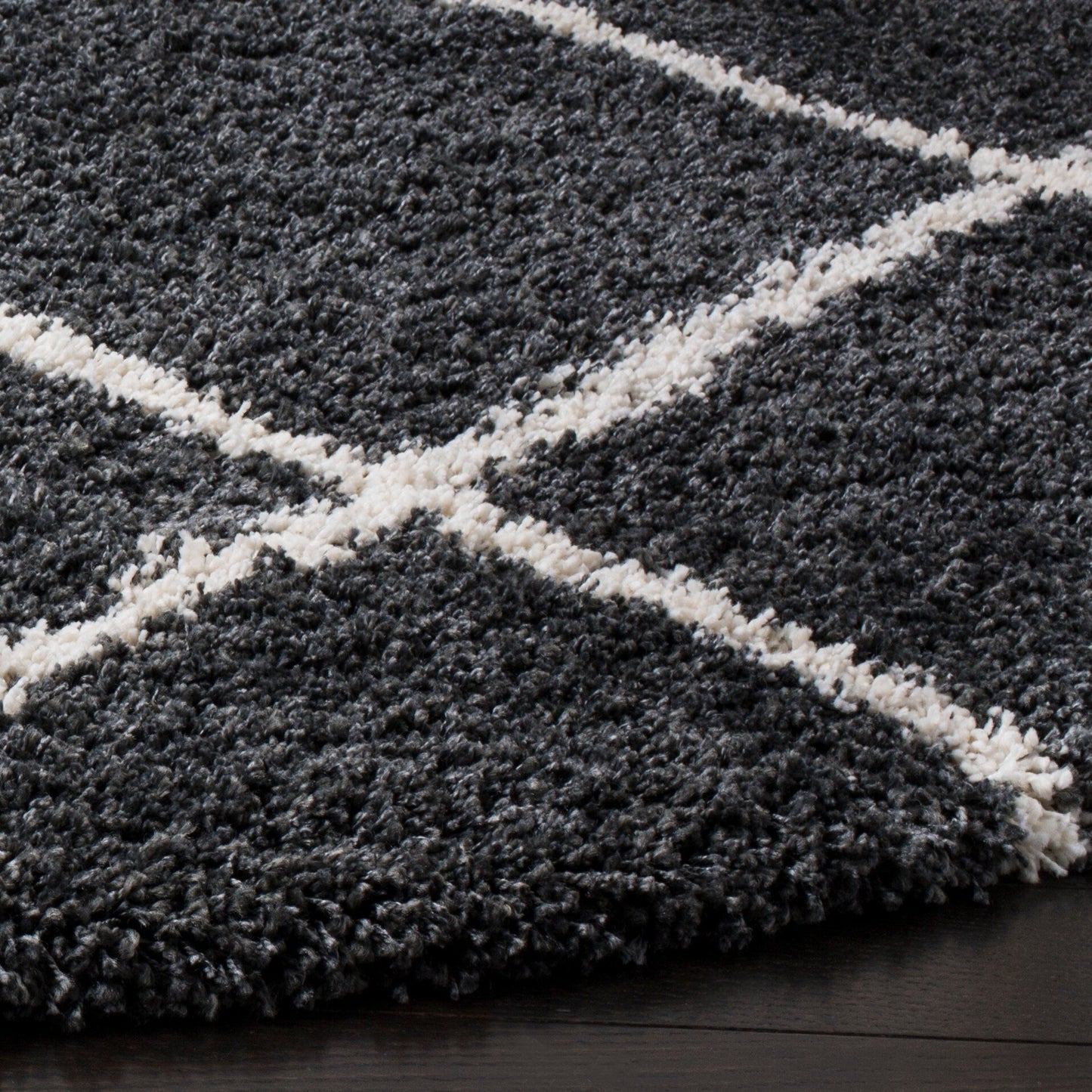 SAFAVIEH Hudson Shag Raili Diamond Trellis 2-inch Thick Rug