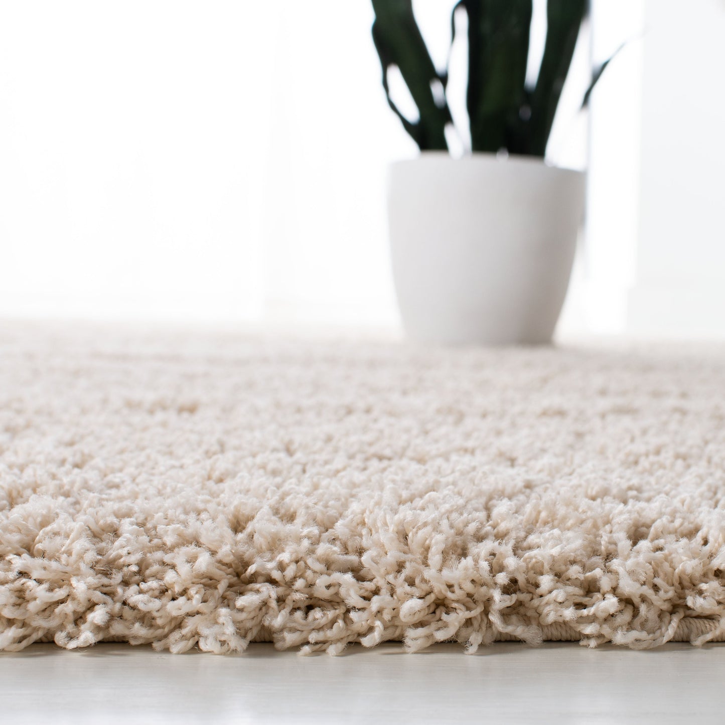 SAFAVIEH Laguna Shag Viroana Solid 2-inch Thick Rug