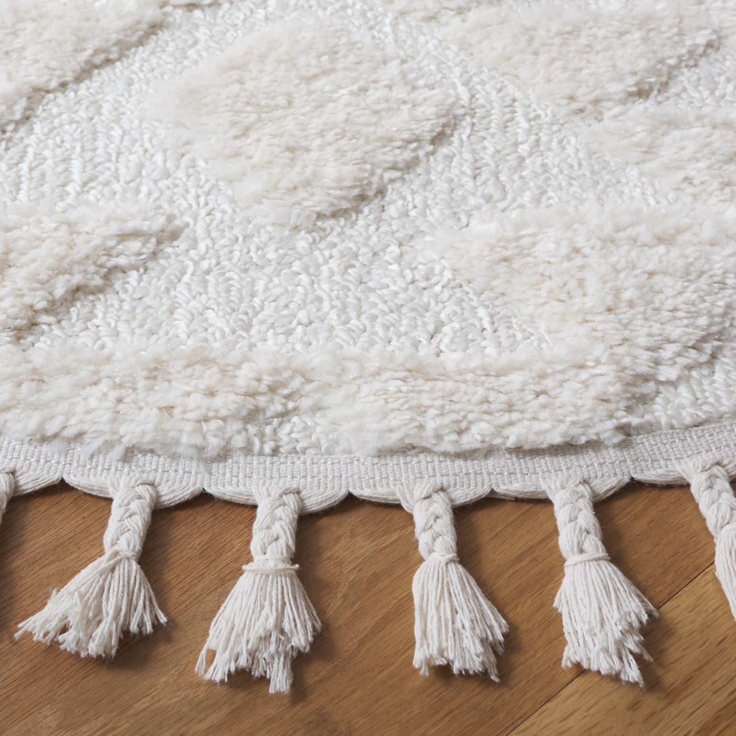 SAFAVIEH Moroccan Tassel Shag Delores 2-inch Thick Rug