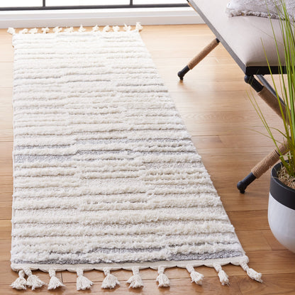SAFAVIEH Moroccan Tassel Shag Eftimia 2-inch Thick Rug