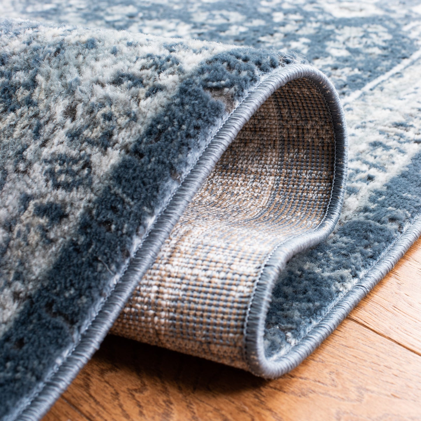 SAFAVIEH Oregon Hildegarde Traditional Oriental Navy/Ivory Rug