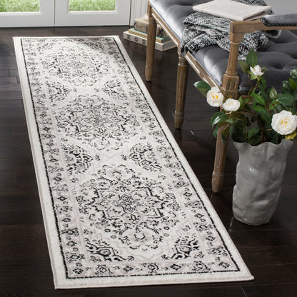SAFAVIEH Skyler Agoritsa Oriental Boho Rug