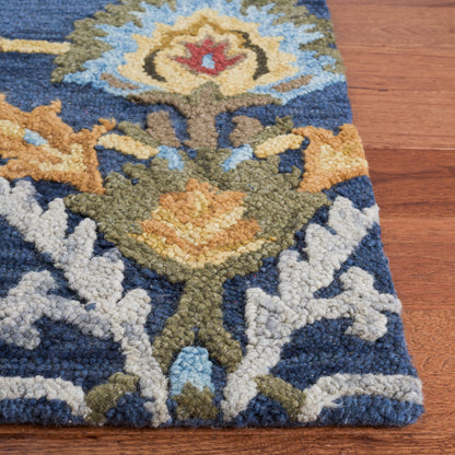SAFAVIEH, Handmade Marietje Blossom French Country Wool Area Rug