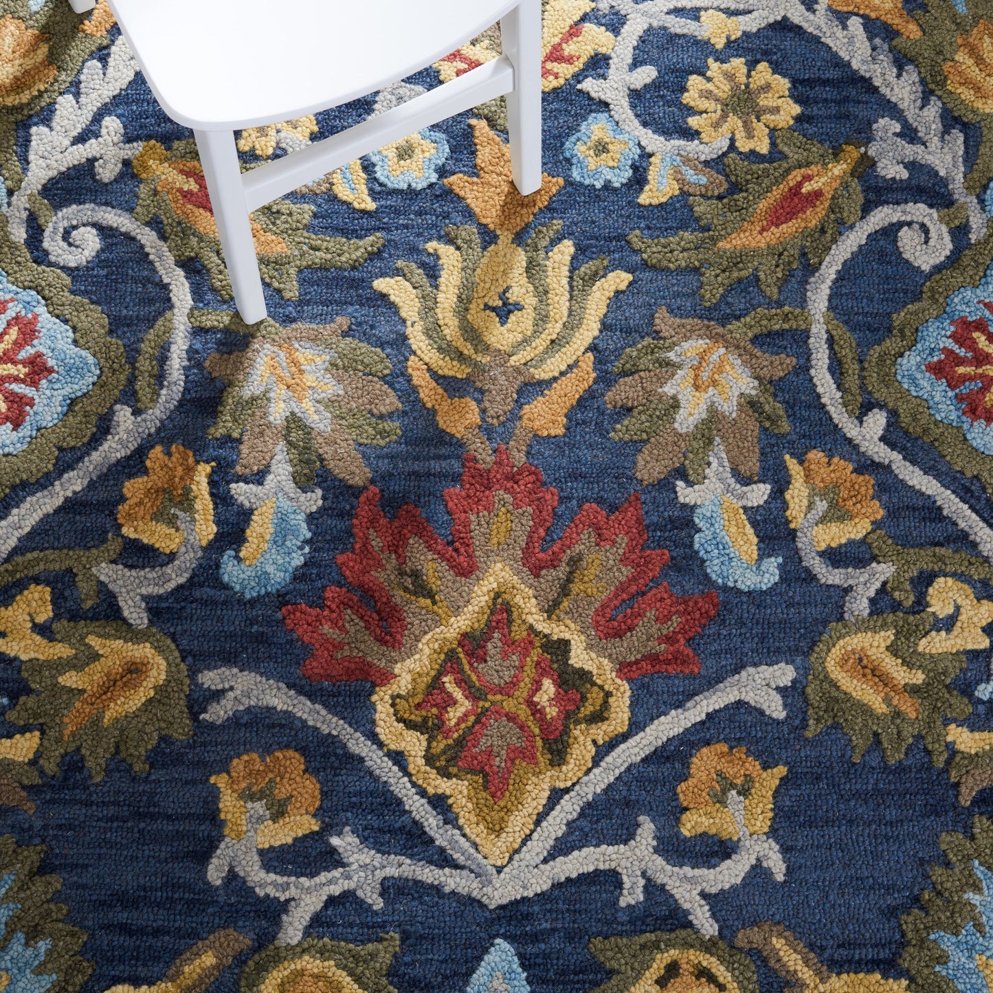 SAFAVIEH, Handmade Marietje Blossom French Country Wool Area Rug