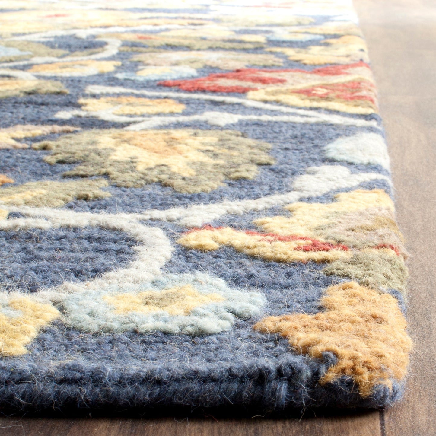 SAFAVIEH, Handmade Marietje Blossom French Country Wool Area Rug